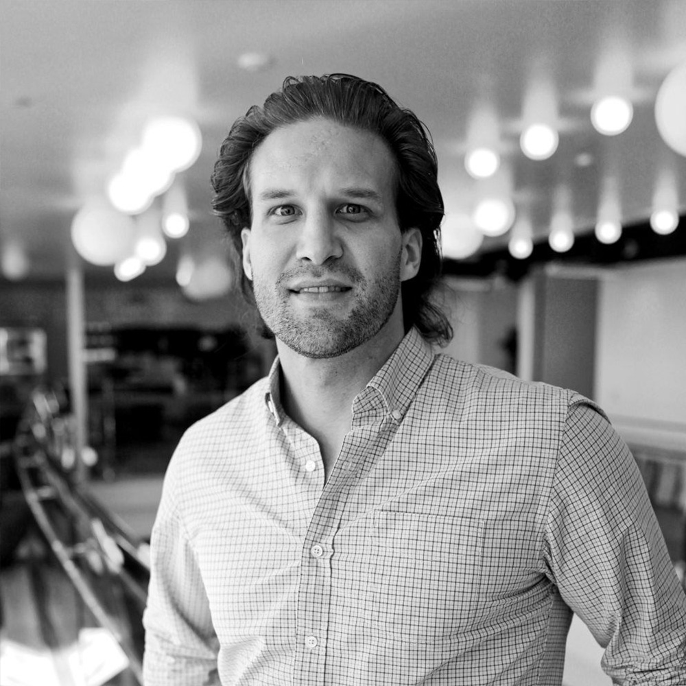 адамс футболист сша. Taylor adams. Taylor adams. гуди адамс тейлор. No exit taylor adams.